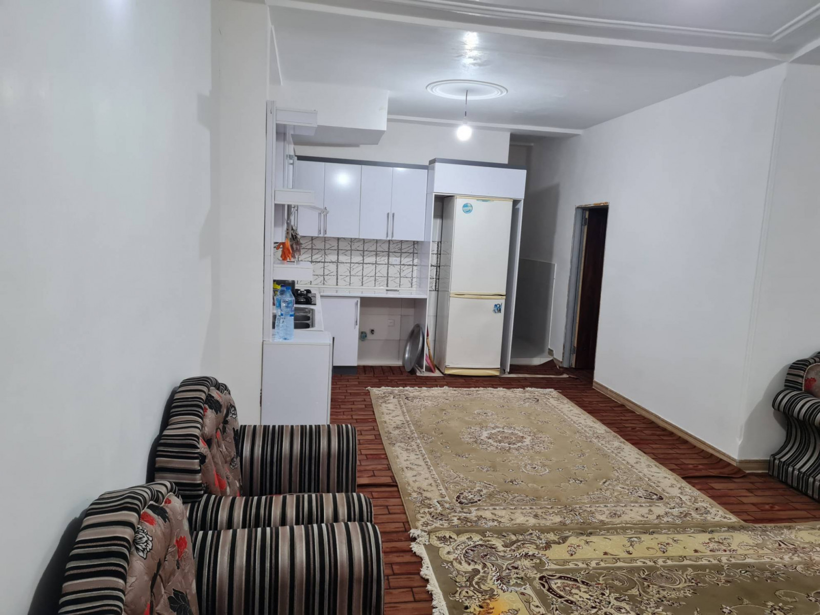 پذیرایی و آشپزخانه