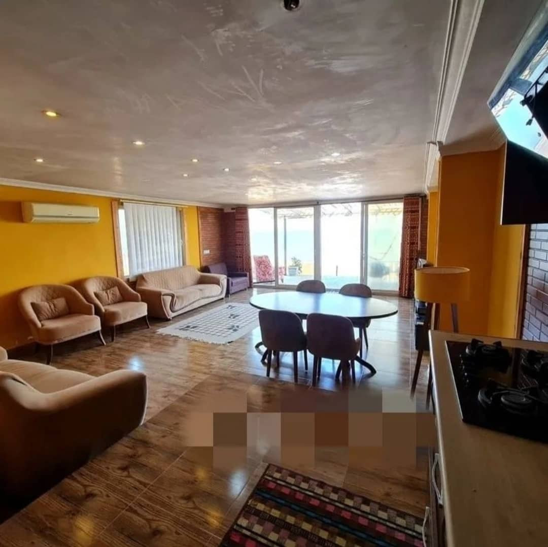 اتاق پذیرایی و آشپزخانه