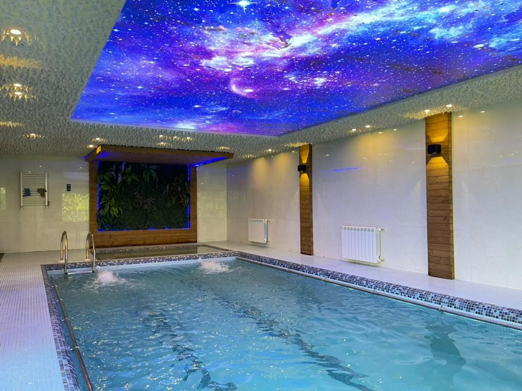 استخر و جکوزی