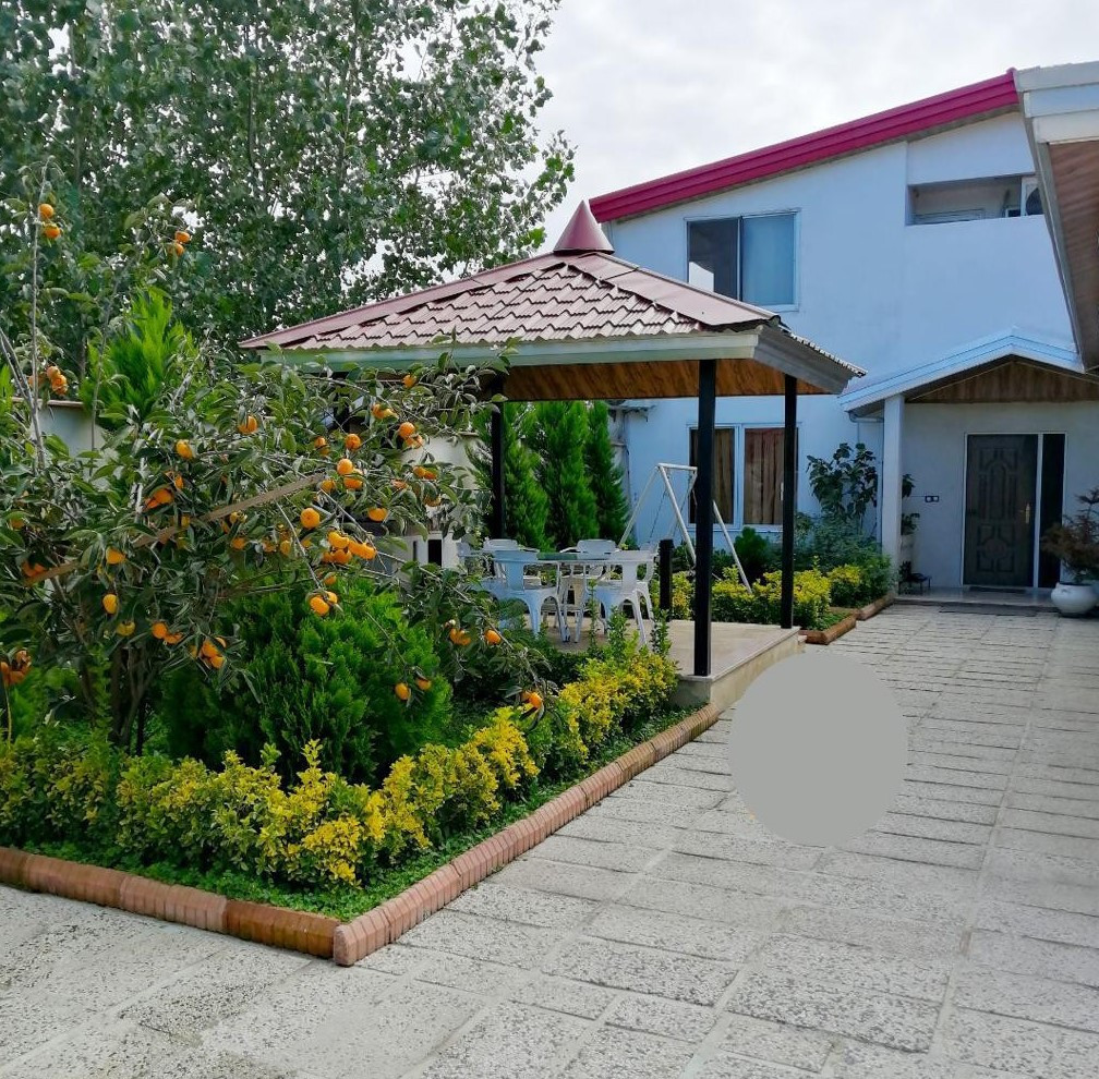 حیاط و نمای اقامتگاه