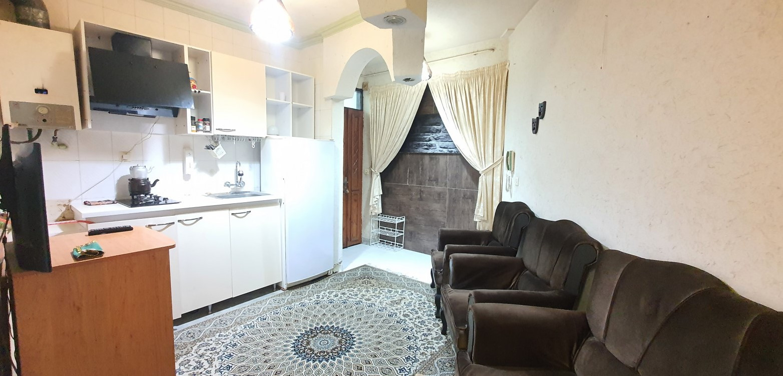 اتاق پذیرایی و آشپزخانه