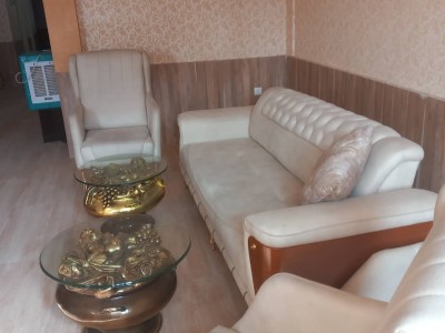 آپارتمان چهار طبقه، در مرکز شهر