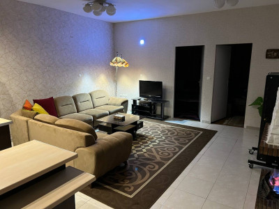 واحد مدرن و مبله همراه فوتبال دستی