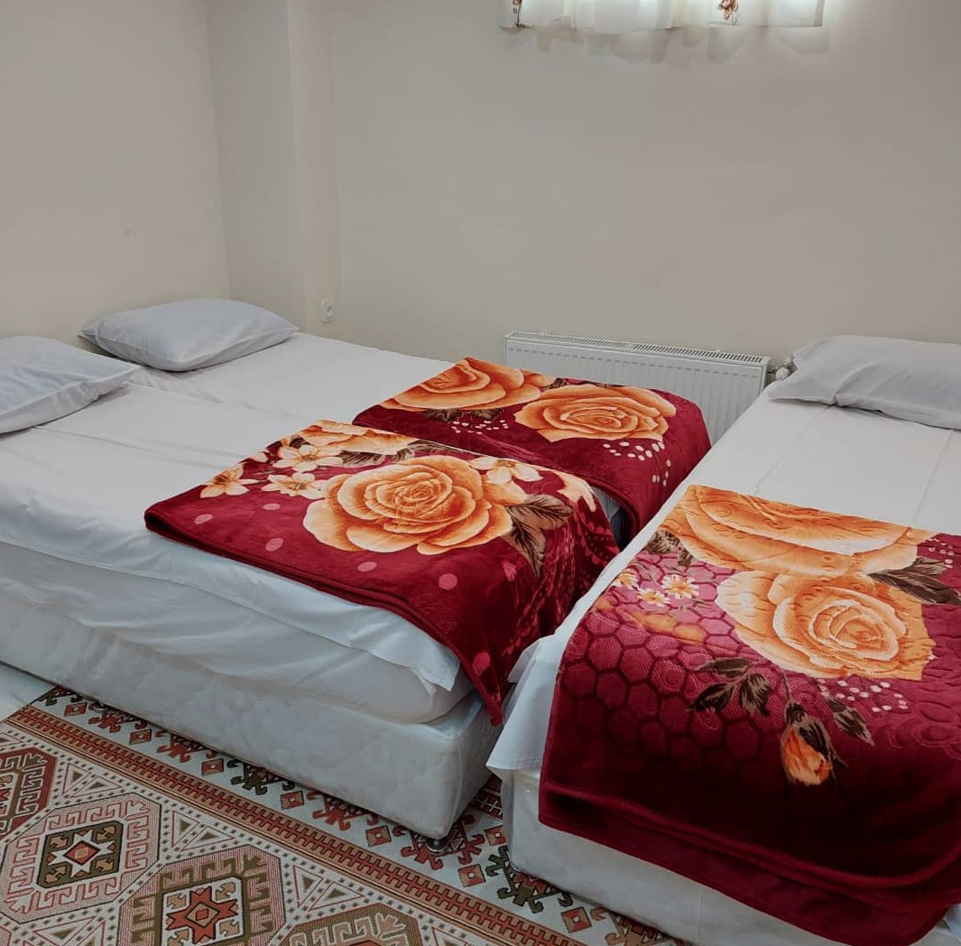 داخل اتاق "سه تخته رویال" داخل اتاق "سه تخته رویال"