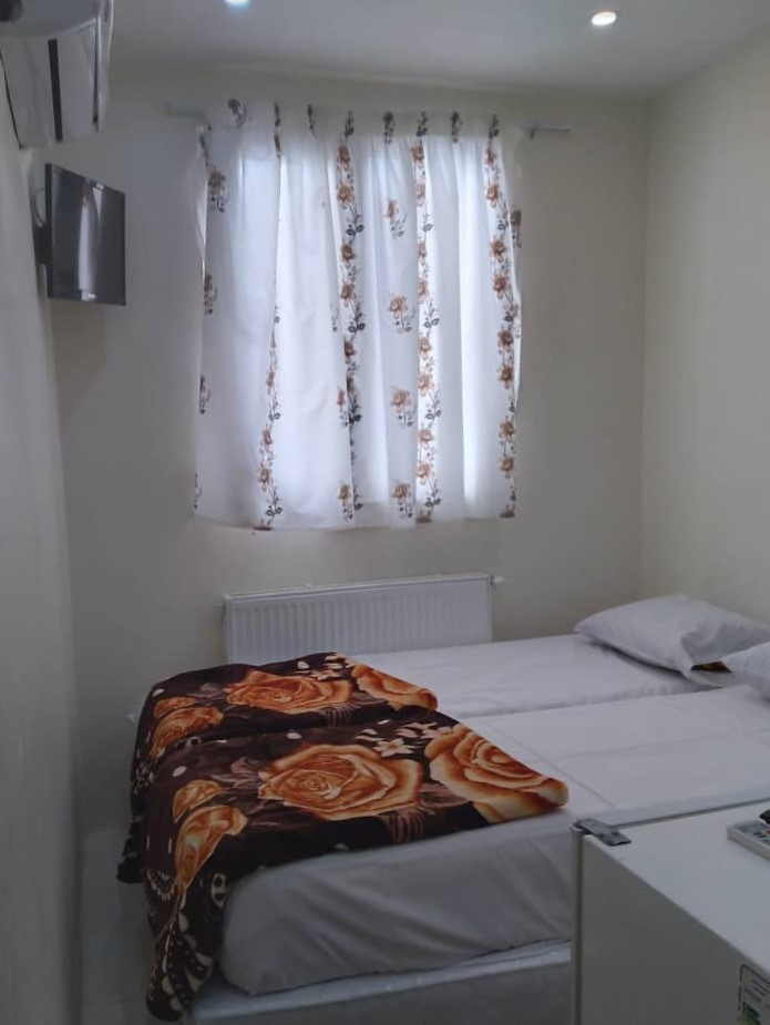 داخل اتاق "دو تخته شازده" داخل اتاق "دو تخته شازده"