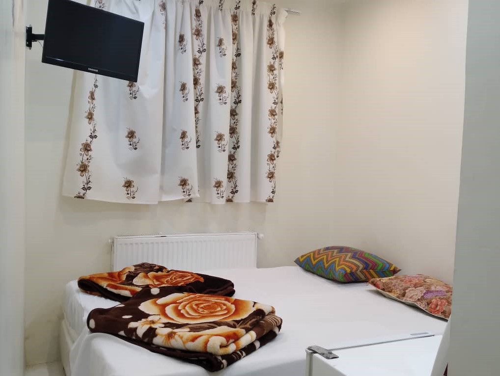 داخل اتاق "دو تخته شازده" داخل اتاق "دو تخته شازده"