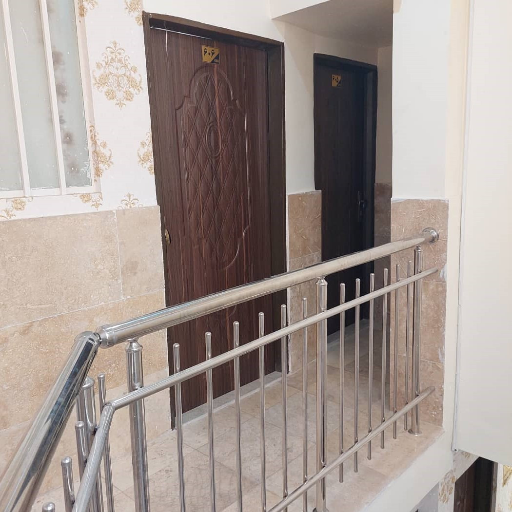 درب ورودی اتاق "دو تخته شازده" درب ورودی اتاق "دو تخته شازده"