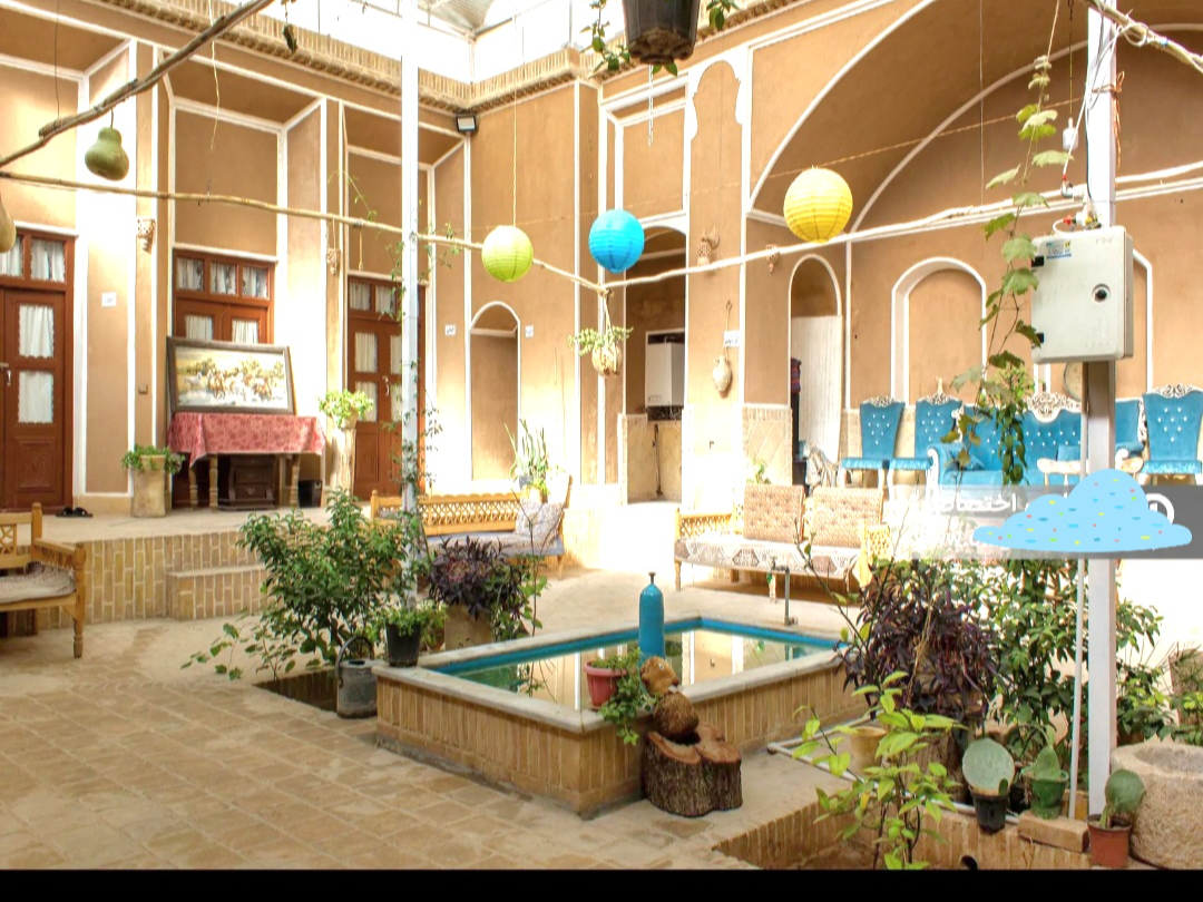 حیاط مجموعه مهران