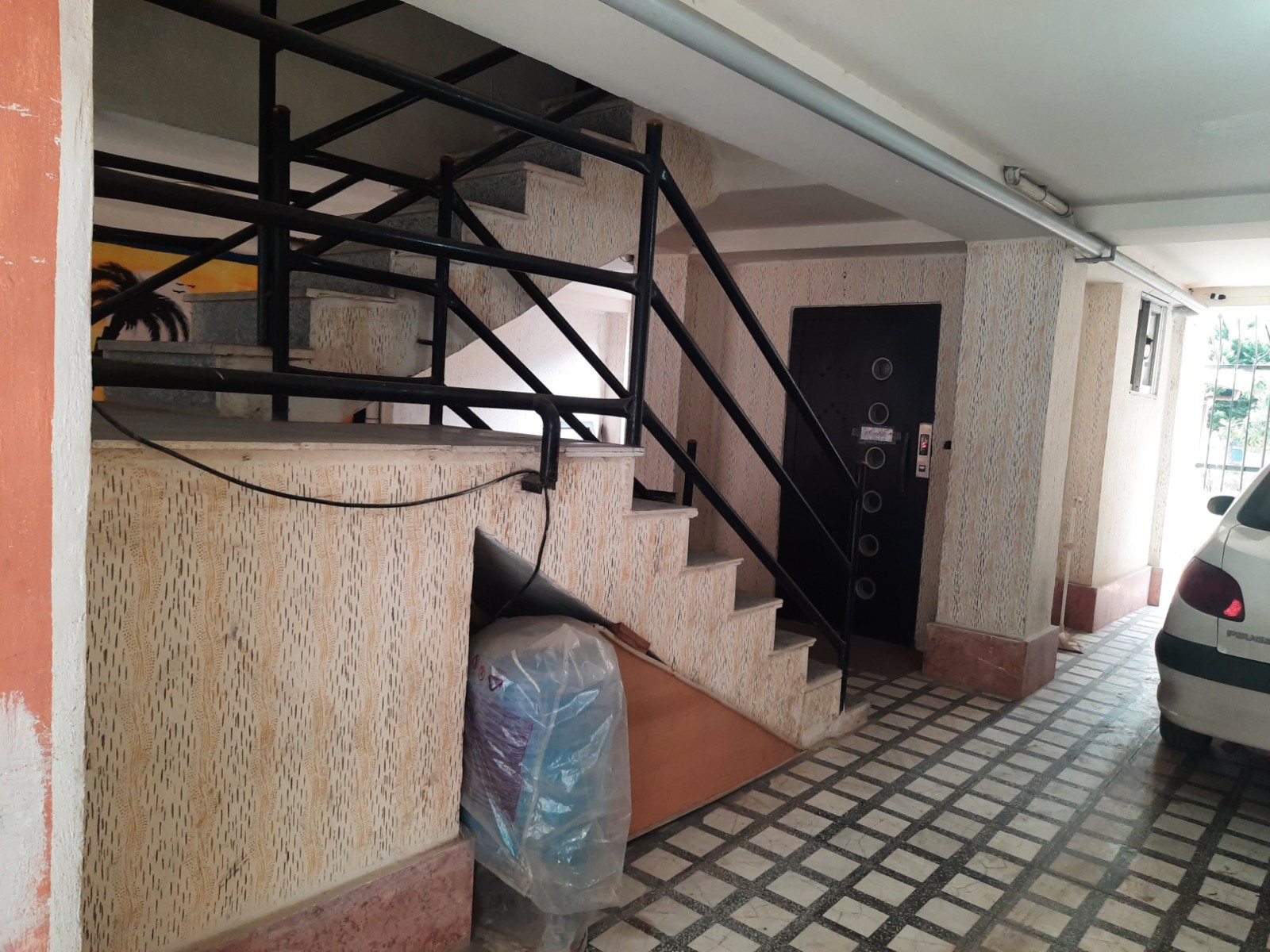 پارکینگ و آسانسور