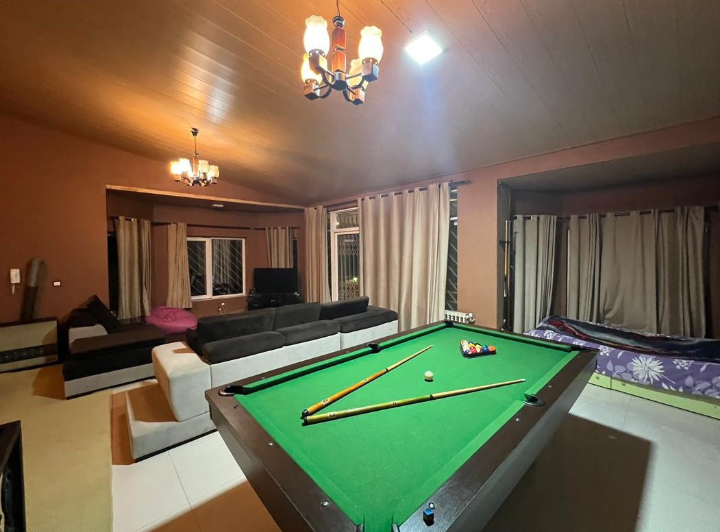 اتاق پذیرایی طبقه اول