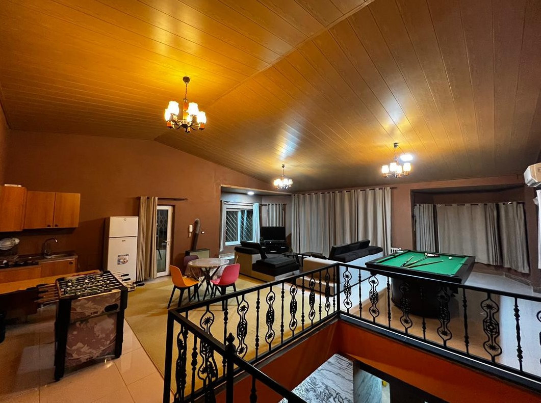 اتاق پذیرایی طبقه اول