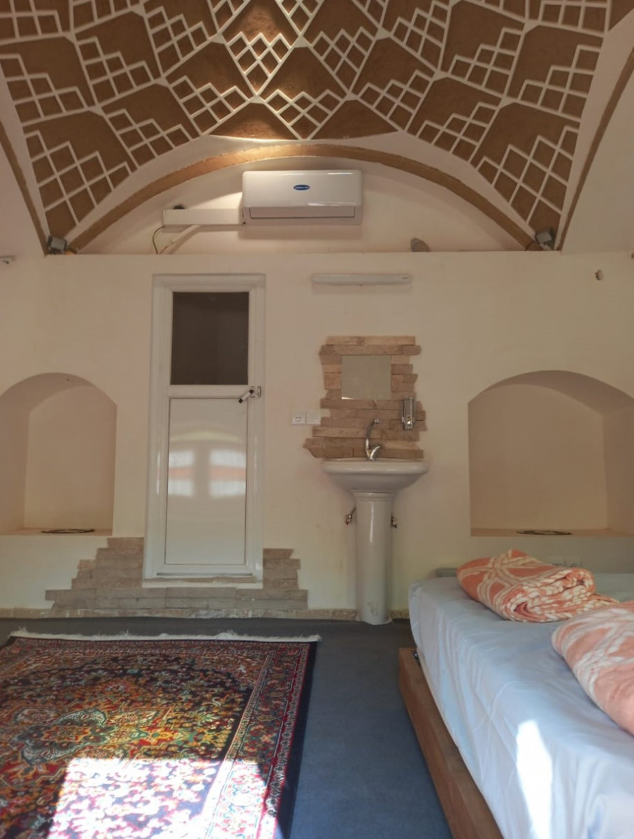 داخل اتاق "سرداب" داخل اتاق "سرداب"