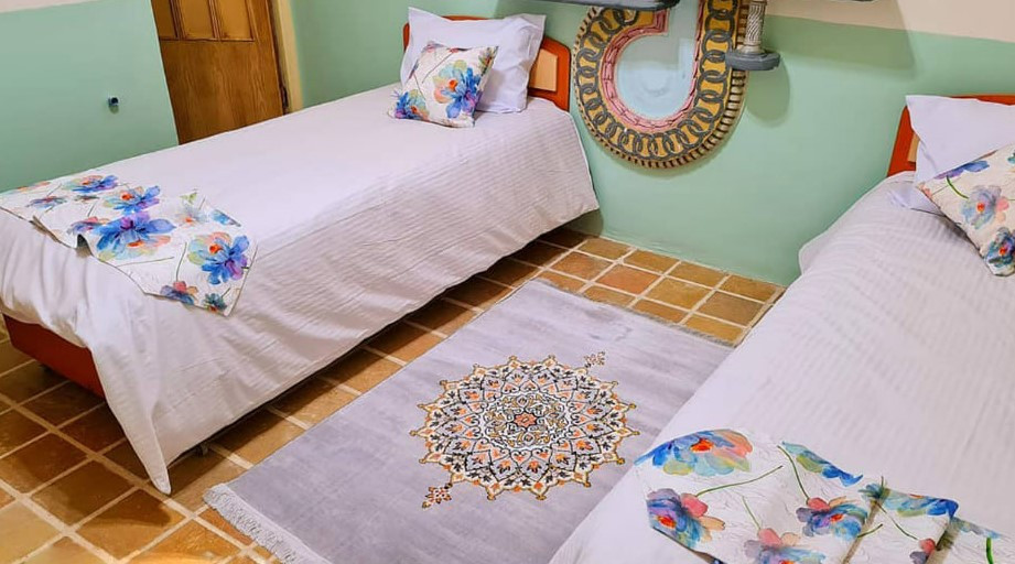 داخل اتاق "بنفشه" داخل اتاق "بنفشه"