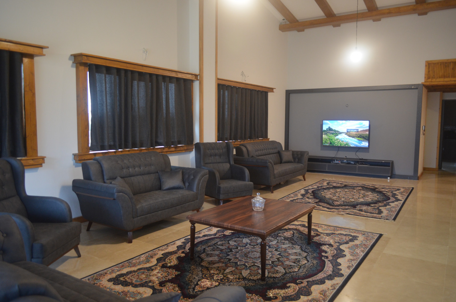 اتاق پذیرایی طبقه همکف