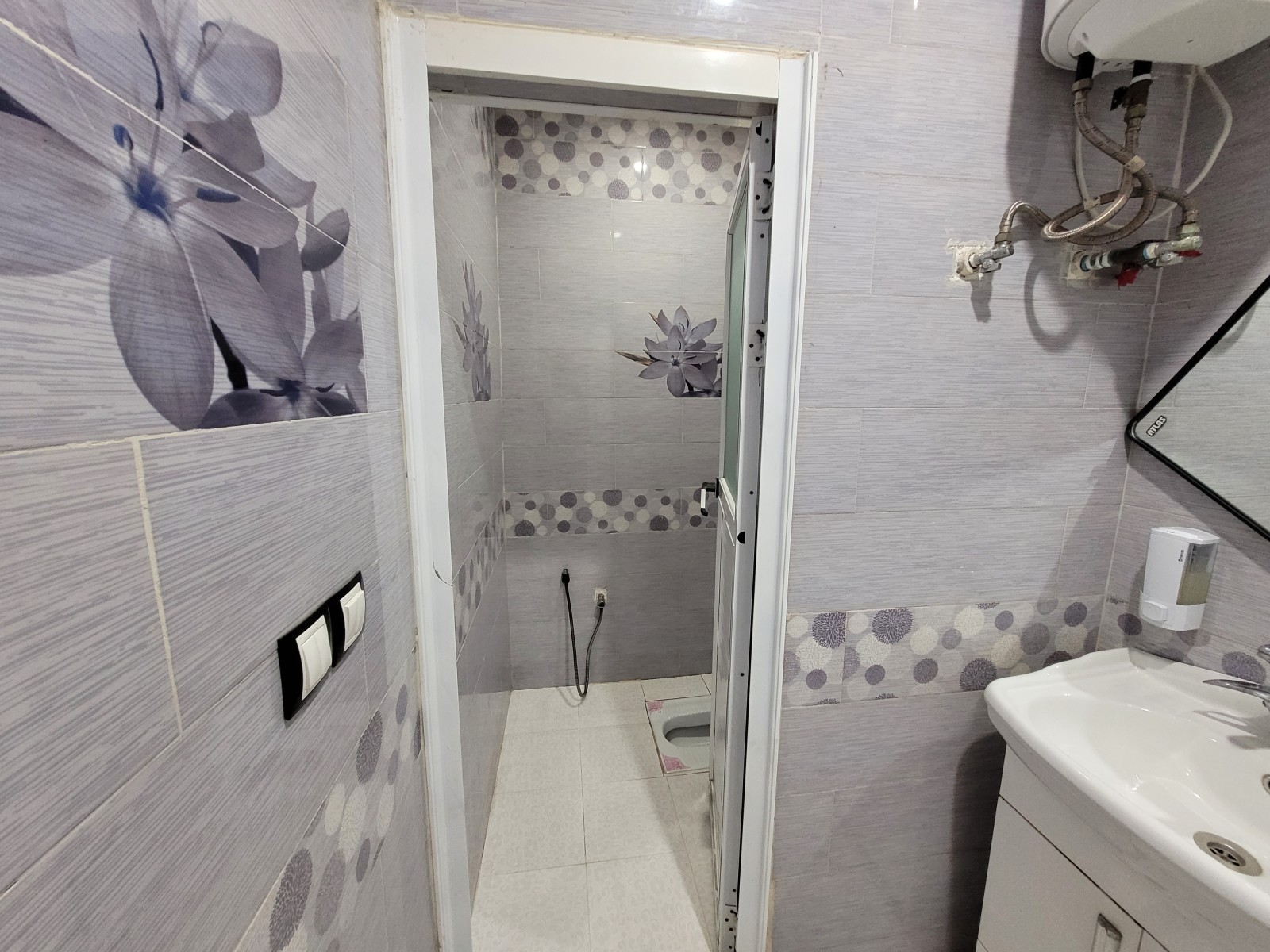 سرویس بهداشتی هال