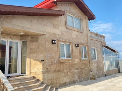 ویلای مدرن دوبلکس ساحلی با استخر سرپوشیده