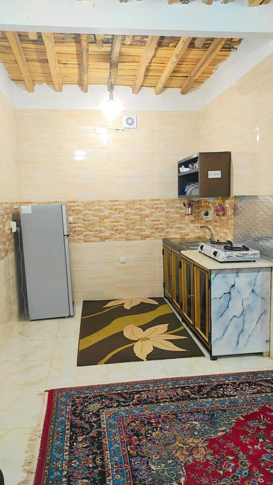 اتاق پذیرایی و آشپزخانه