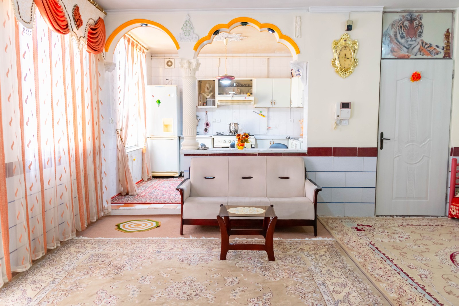 هال و آشپزخانه