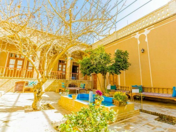حیاط