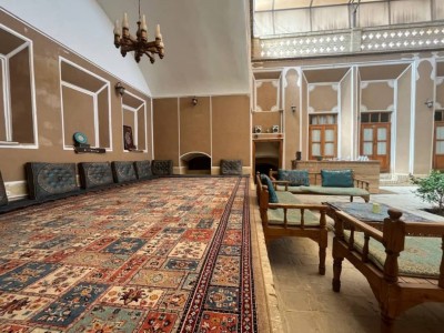 مجموعه بومگردی سنتی گنجه یزد "اتاق شهریار"