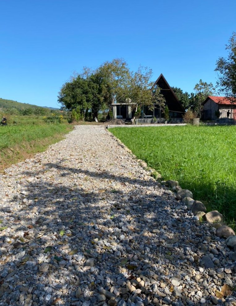 نمای اقامتگاه و حیاط نمای اقامتگاه و حیاط