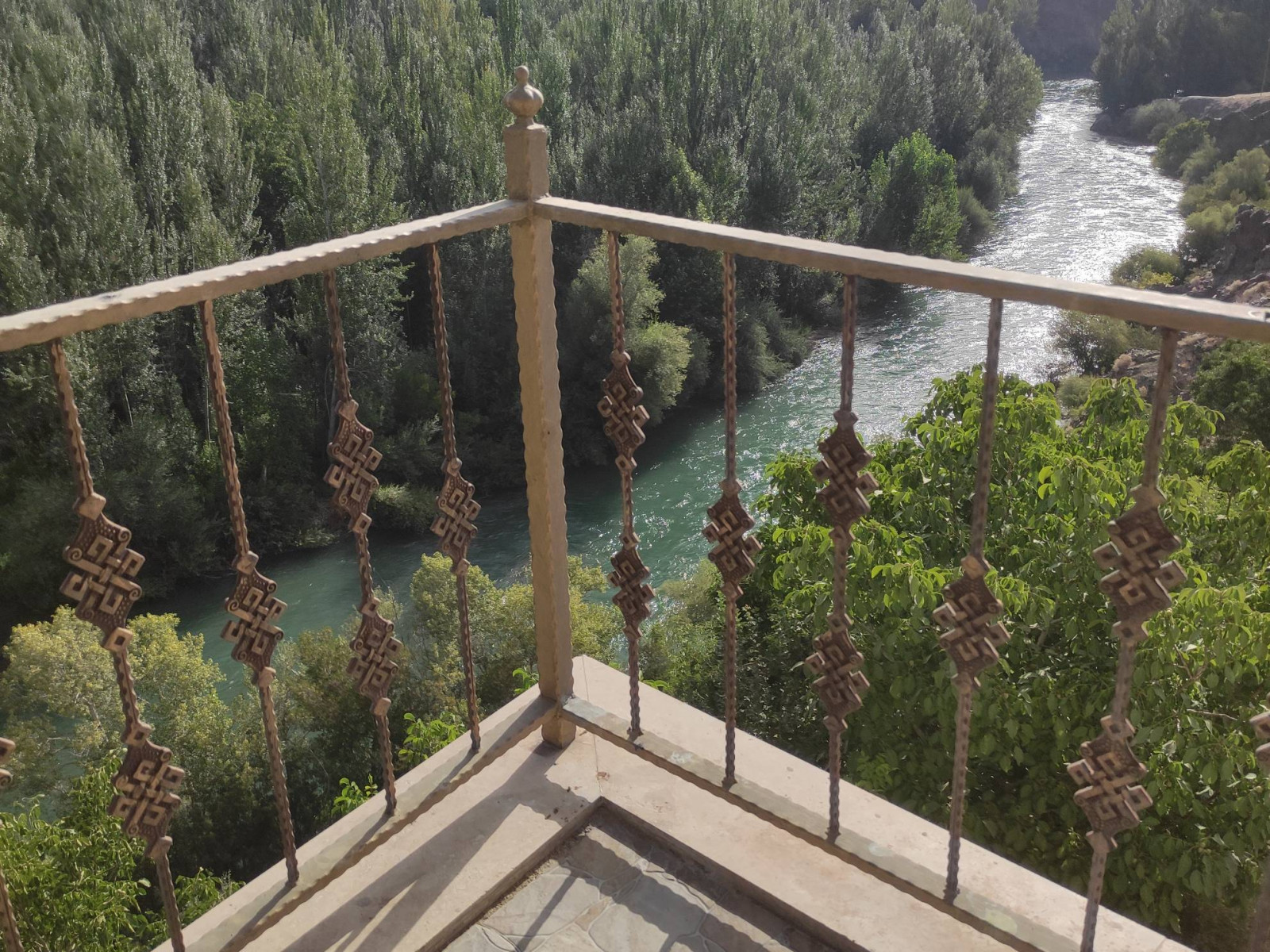 محوطه از تراس