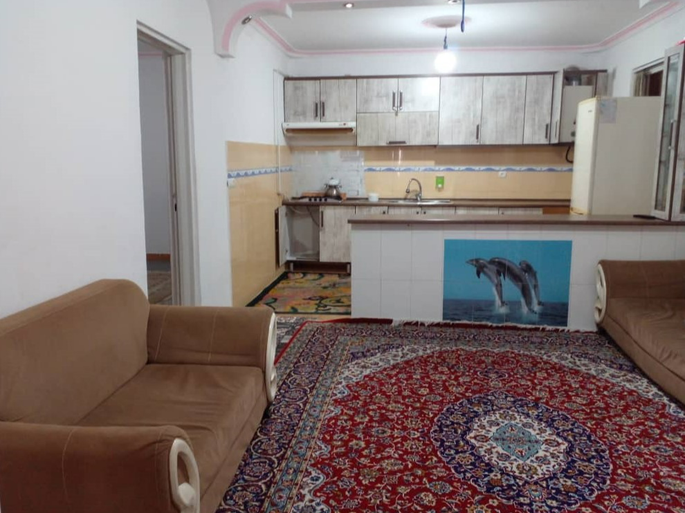 اتاق پذیرایی و آشپزخانه