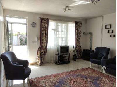 واحد تک خواب با حیاطی دربست