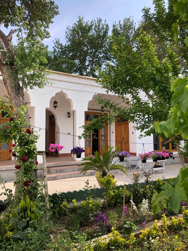نمای بیرونی اقامتگاه