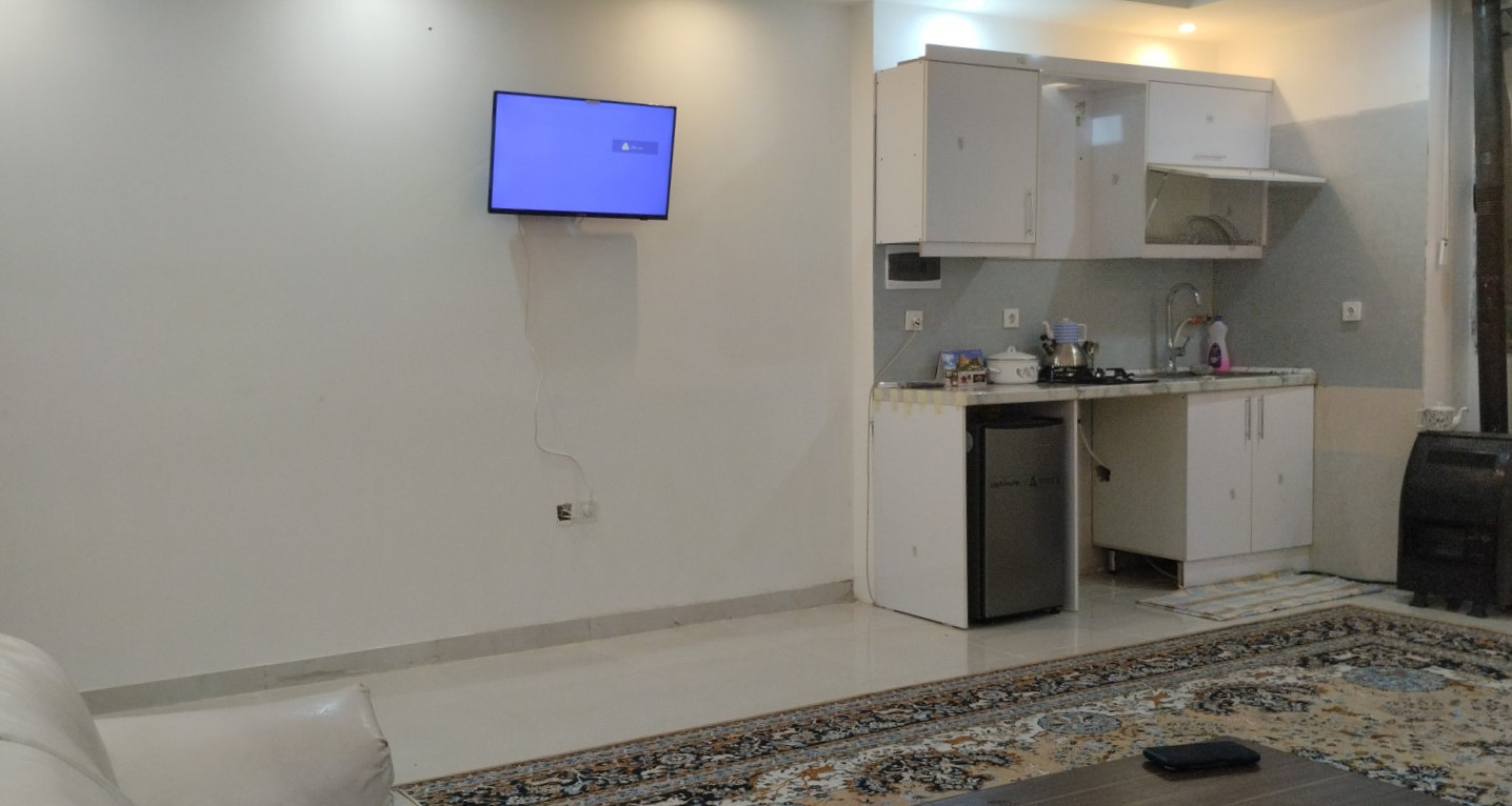 اتاق پذیرایی و آشپزخانه