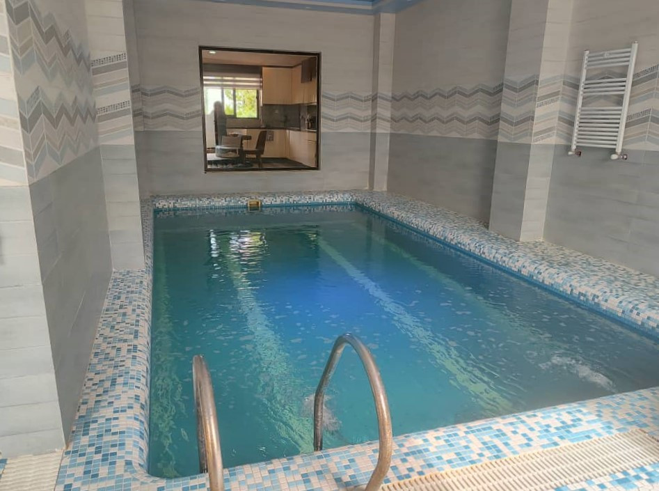 استخر طبقه همکف