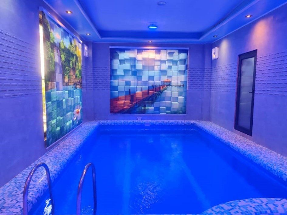 استخر طبقه همکف