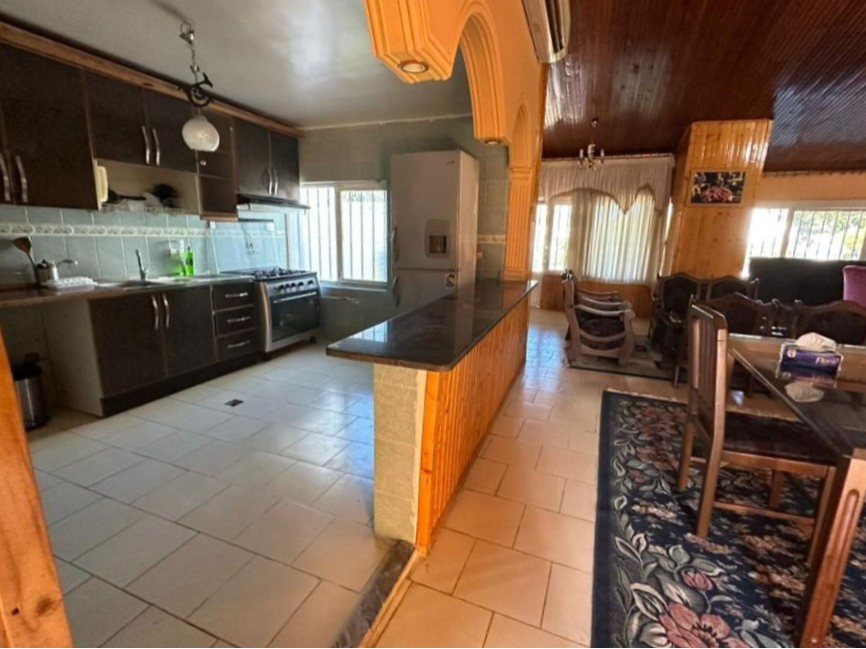 اتاق پذیرایی و آشپزخانه