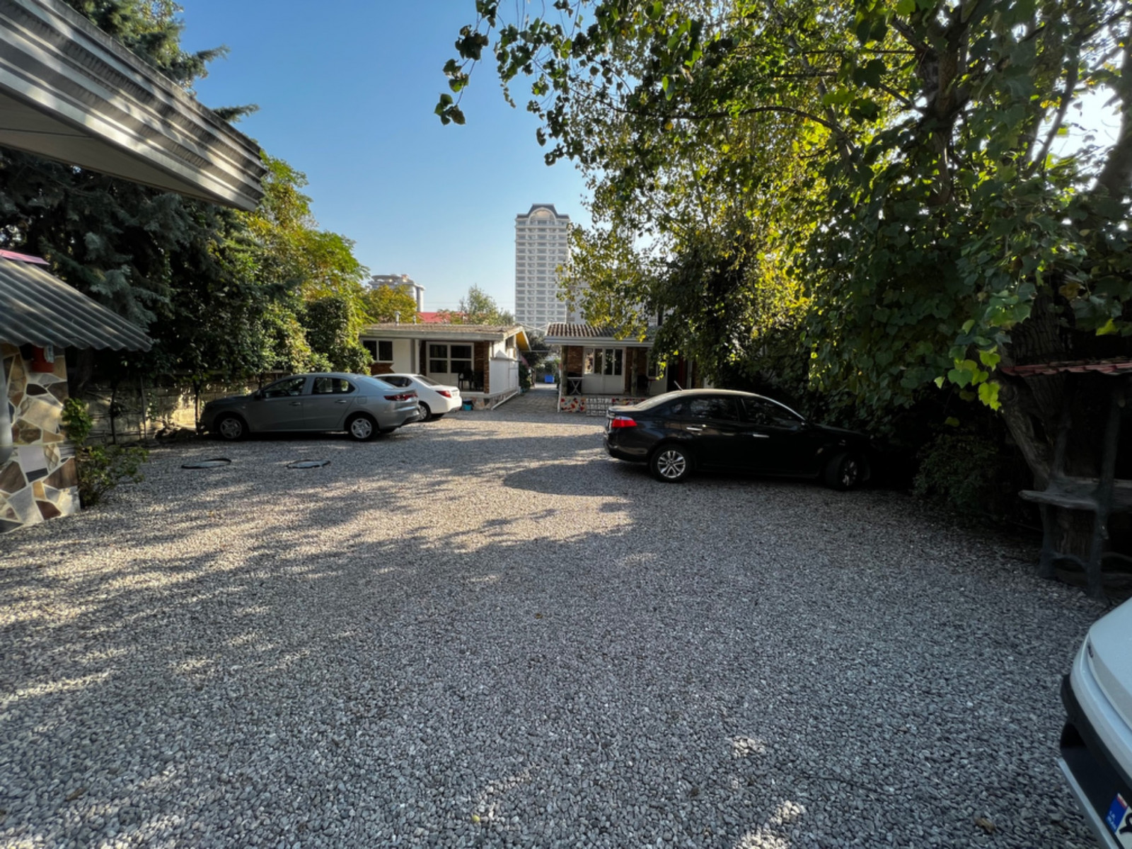 حیاط مجموعه