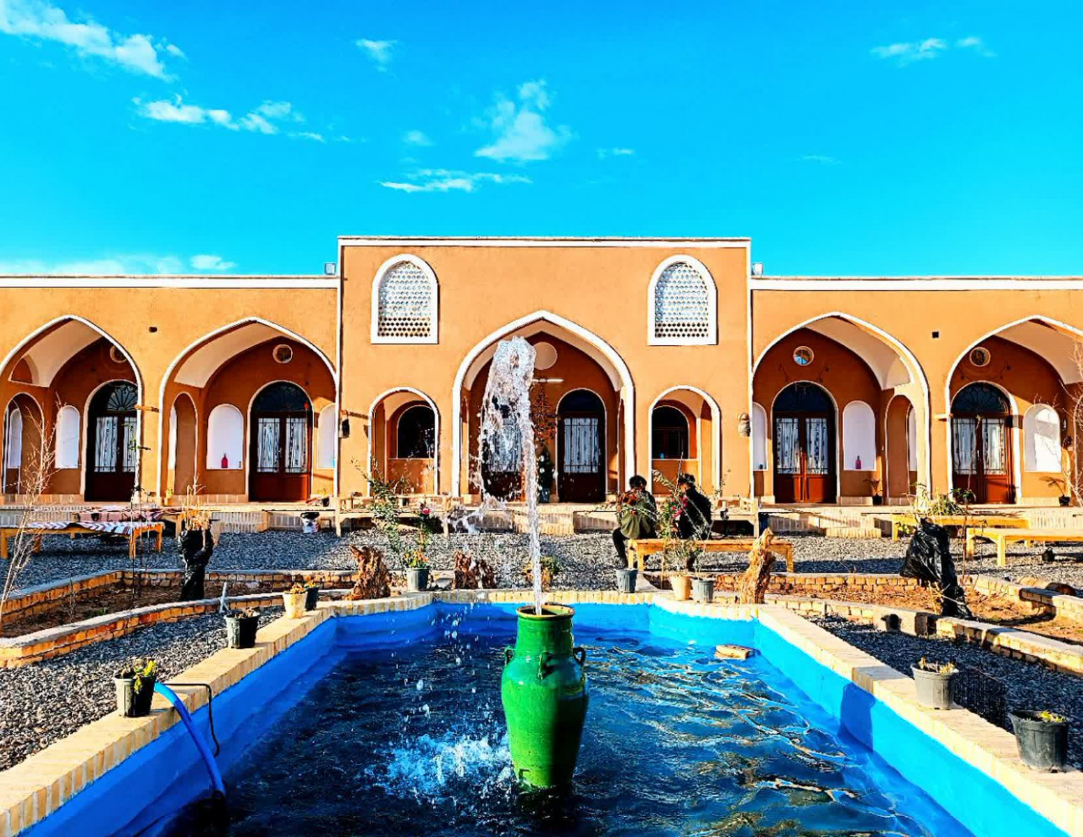 نمای اصلی ساختمان