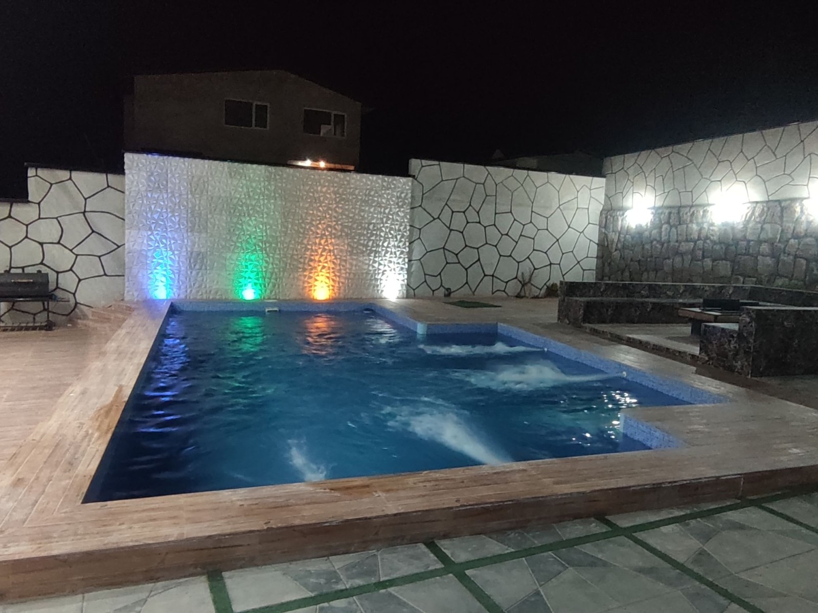 نمای بیرونی ساختمان