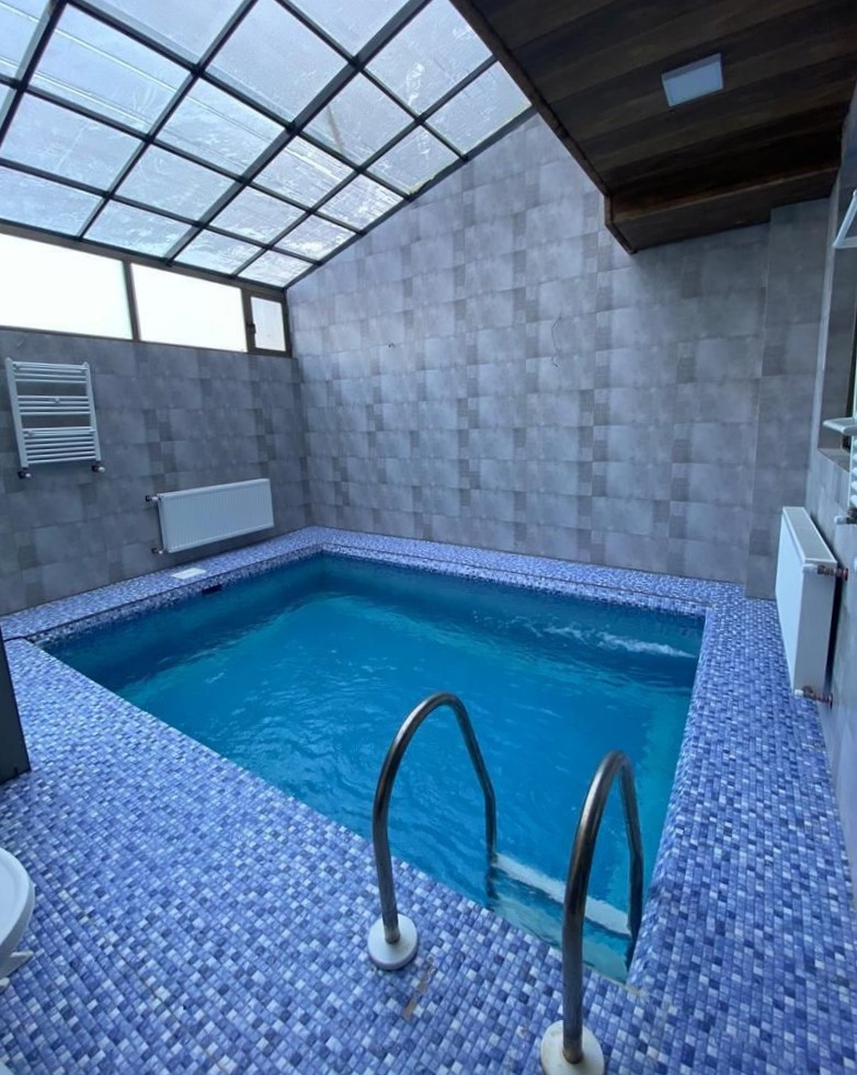 استخر طبقه همکف