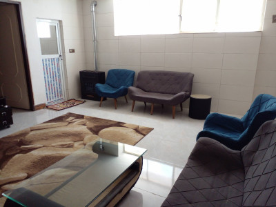 یک خوابه حیاط دار نزدیک نقش جهان