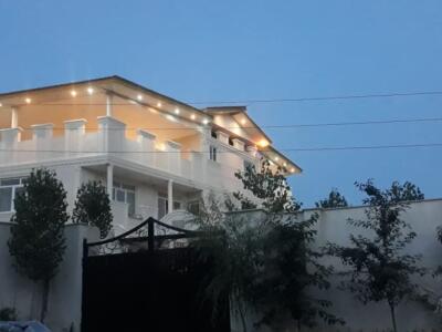 باغ ویلای سه طبقه چهارخوابه با استخر سرپوشیده