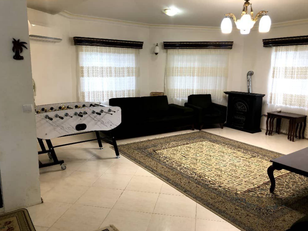 اتاق پذیرایی طبقه همکف