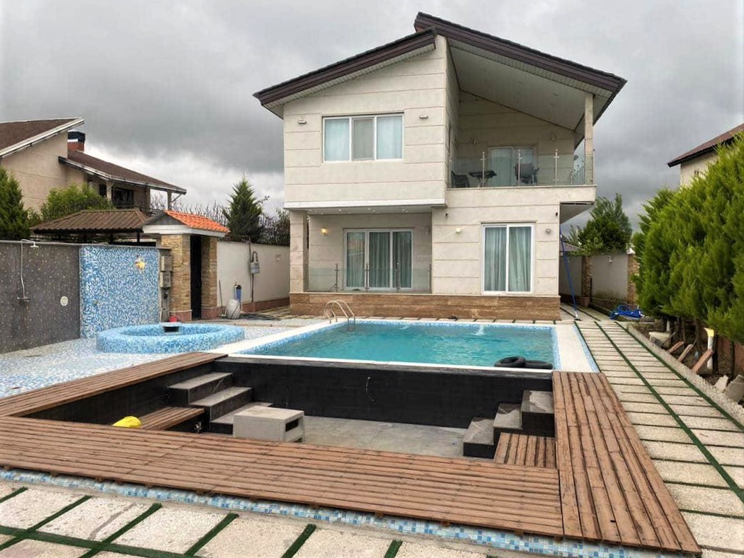 نمای اقامتگاه و حیاط