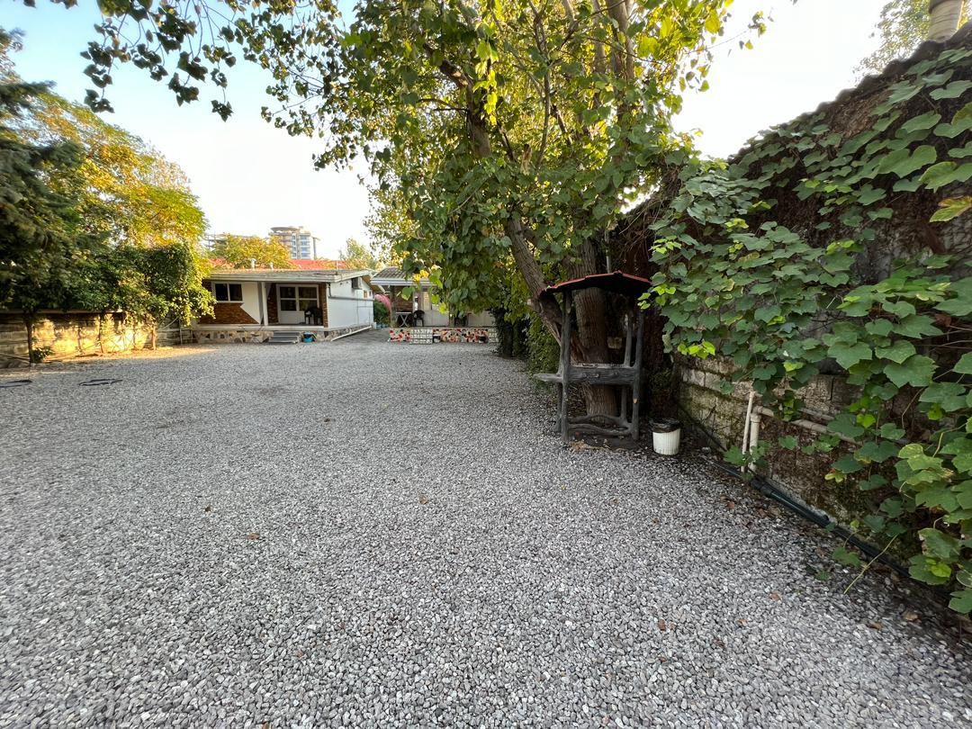 حیاط مجموعه