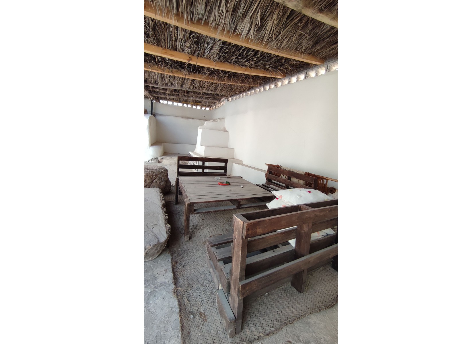 نشیمن حیاط نشیمن حیاط