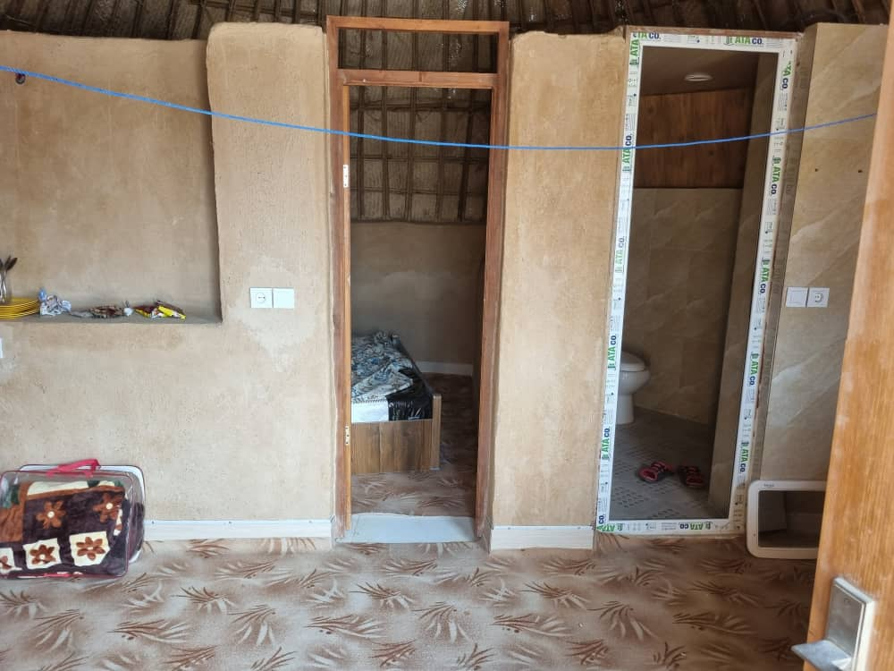 نمای ورودی سرویس بهداشتی و اتاق خواب