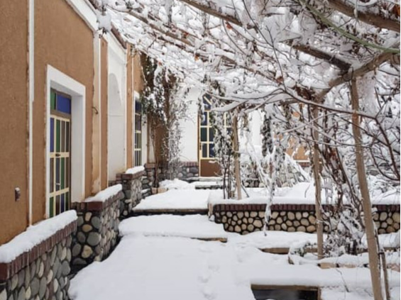 حیاط مجموعه در زمستان حیاط مجموعه در زمستان