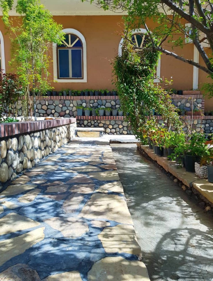 حیاط مجموعه