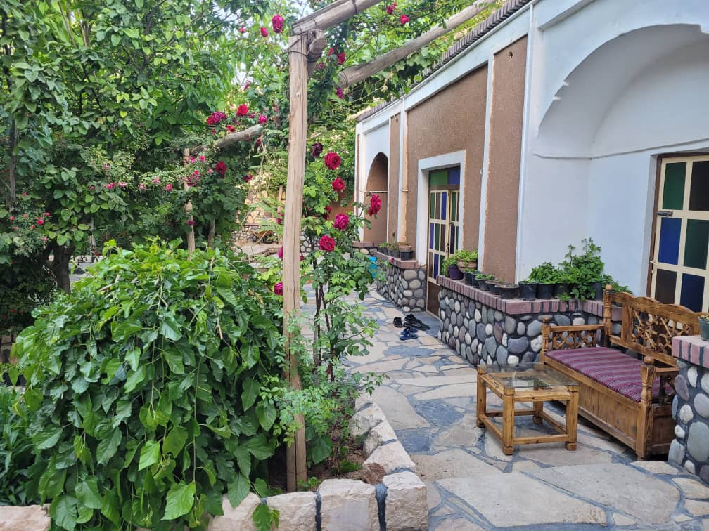 حیاط مجموعه