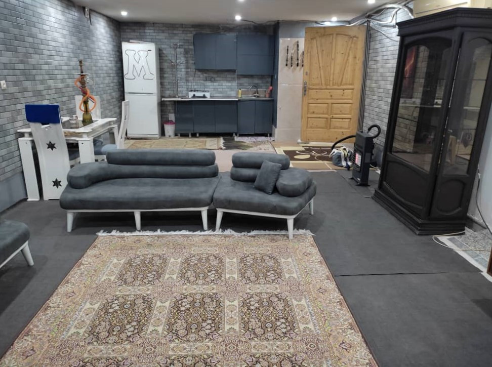 اتاق پذیرایی و آشپزخانه