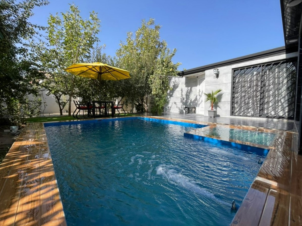 استخر و حیاط استخر و حیاط