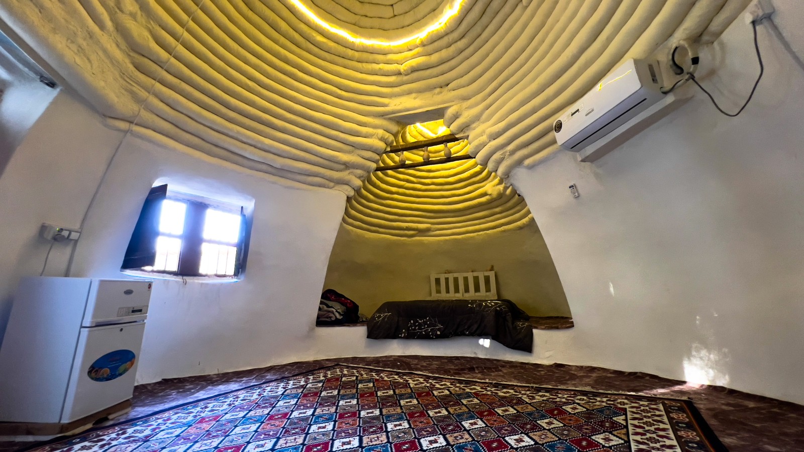 داخل اتاق " گنبدی"